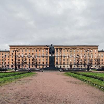 Кировская площадь в Санкт-Петербурге